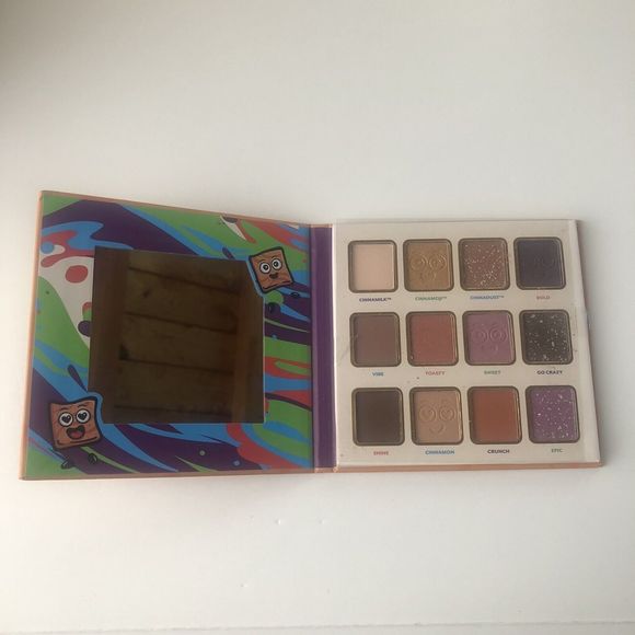 Cinnamon Toast Crunch Set: Eyeshadow Palette, Makeup Brushes, & Cosmetic Bag - Picture 7 of 11